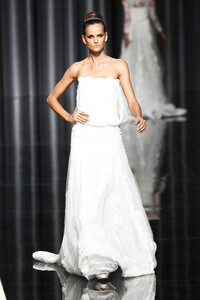 Pronovias-ss-2012-1.thumb.jpg.07484a7b413d7dbb3297624536772a2f.jpg