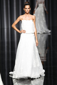 Pronovias-ss-2012-2.thumb.jpg.10421c3b39b803609fb971fa73194134.jpg