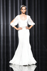 Pronovias-ss-2012-6.thumb.jpg.e87b38b0a3ac16a1bdc0f34c2060c8a1.jpg