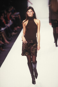 RalphLauren2001WomenRTW43.thumb.jpg.2d6167b3b4895f042bb9d41ab60351c6.jpg