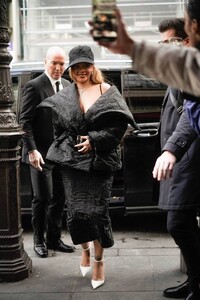 Rihanna---Arriving-at-Siena-restaurant-during-Paris-Fashion-Week-19.jpg