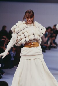 Roberta_Chirko_Jean-Charles_de_Castelbajac_FW1989_01.jpg