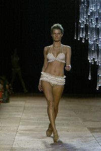 RosaCha2006WomenRTW1.thumb.jpg.00b5c091dad5d87c0a044aea69615a5c.jpg