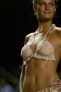 RosaCha2006WomenRTW3.thumb.jpg.c3d021303e2f8fe6108e158a859aa2ef.jpg