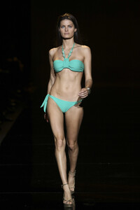 RosaCha2009WomenRTW43.thumb.jpg.b79d7c0f86fad784c501528afca042d5.jpg