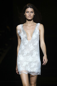 RosaCha2009WomenRTW94.thumb.jpg.76a869493b3c405eb852446af3eb82ba.jpg