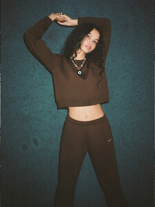 SWEATSHIRT_CHOCOLATE_WEB_5__24224.thumb.jpg.082eb8ba81e331521da30ccbc1268452.jpg