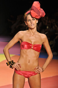 Salinas-Beachwear-SS-2010-6.thumb.jpg.85672849b34ff78e47a330c36cfaad06.jpg