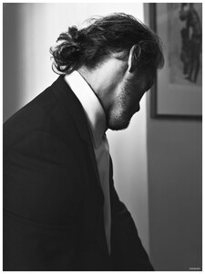 Sam-Heughan-Interview-2015-Photo-Shoot-004.thumb.jpg.03f0f862345af8e1c3fa76549fba1cb0.jpg