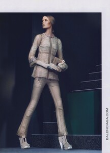 Sims_Balenciaga_Spring_Summer_2009_03.thumb.jpg.0c1f190f613181cf97590076e20709f9.jpg