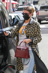Sofia-Richie---Seen-while-heading-to-lunch-in-Beverly-Hills-14.jpg