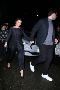 Sofia-Richie---Shows-her-baby-bump-at-Warner-Bros-Music-Pre-Grammy-Party-2024-01.jpg