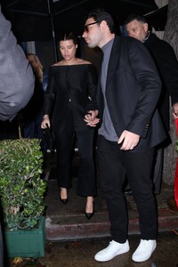 Sofia-Richie---Shows-her-baby-bump-at-Warner-Bros-Music-Pre-Grammy-Party-2024-03.jpg