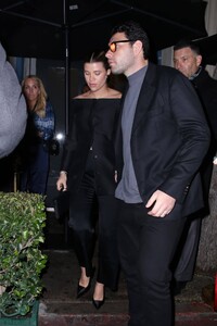 Sofia-Richie---Shows-her-baby-bump-at-Warner-Bros-Music-Pre-Grammy-Party-2024-10.jpg