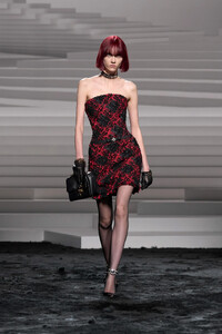 Sofia Steinberg Versace Fall 2024 RTW MFW 1.jpg