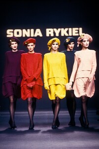 SoniaRykiel1989WomenRTW63.thumb.jpg.14f149508841447beefac62345da4a91.jpg