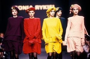 SoniaRykiel1989WomenRTW64.thumb.jpg.04b27153f257f180e9d17414dbd844a2.jpg