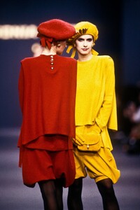 SoniaRykiel1989WomenRTW66.thumb.jpg.e7e95179694a20bf5f83812b84223f84.jpg