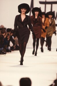 Sonia_Schnetzer_Angelo_Tarlazzi_FW1989_01.jpg