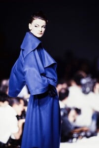 Sonia_Schnetzer_Claude_Montana_FW1989_03.jpg