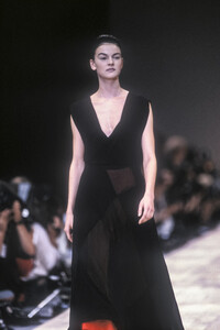 Sonia_Schnetzer_Yohji_Yamamoto_SS1989_02.jpg