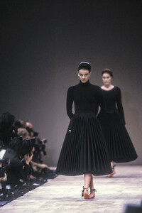 Sonia_Schnetzer_Yohji_Yamamoto_SS1989_03.jpg