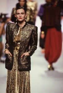 Sylvie_Gueguen_Nina_Ricci_FW1988_HC_04.jpg