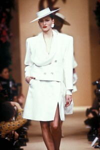 Sylvie_Gueguen_Yves_Saint_Laurent_HC_SS1989_02.jpg