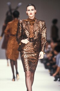 Sylvie_Gueguen_Yves_Saint_Laurent_SS1989_04.jpg