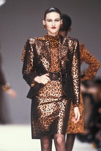 Sylvie_Gueguen_Yves_Saint_Laurent_SS1989_05.jpg