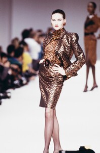 Sylvie_Gueguen_Yves_Saint_Laurent_SS1989_06.jpg