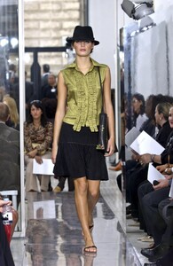 Trussardi2002WomenRTW34.thumb.jpg.c4ef30402e41c695d14837feb7e9682d.jpg