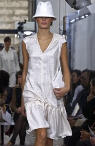 Trussardi2002WomenRTW93.thumb.jpg.3a87713972f03af44b16361ea1a5b5a5.jpg