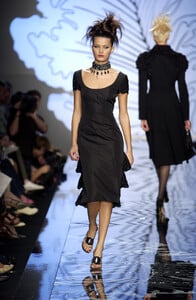 Valentino2001HauteCouture75.thumb.jpg.5018f9093fef5c5b876fb8f3e4f0d2a8.jpg