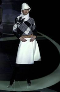 Valentino2001WomenFW12.thumb.jpg.7a96728b2cef771decc6769a684a5008.jpg