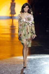 Valentino2002HauteCoutureSpring34.thumb.jpg.1b364162cb3a4c8d6672a8706aff8b4a.jpg