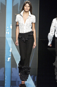 Valentino2002Spring10.thumb.jpg.51d982c767989bd3a2f8ea070f6e7293.jpg