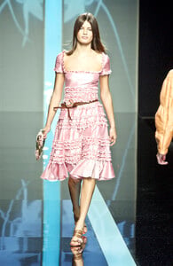 Valentino2002Spring13.thumb.jpg.a6910dedabf21cdb66b93e8398403298.jpg