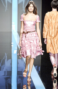 Valentino2002Spring14.thumb.jpg.a633e0a70c45ae6e1727598623b5a987.jpg