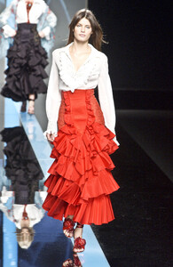 Valentino2002Spring23.thumb.jpg.10cc3c004577ef28f934a82ce6aea419.jpg