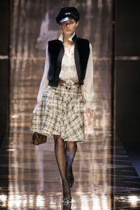 Valentino2005Fall40.thumb.jpg.5ddcce6063f4a88ebf053fd0d8450ebf.jpg