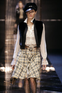 Valentino2005Fall41.thumb.jpg.903e9cb60ef52bc7956ed1c5c7c370c4.jpg