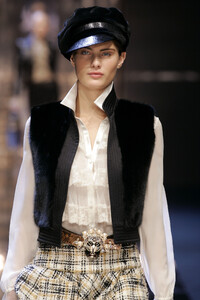 Valentino2005Fall42.thumb.jpg.e6ffd8b2c2d90076c477c18ea9861d6f.jpg