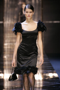 Valentino2005Fall56.thumb.jpg.93556142dcd20c0896582e72141739a3.jpg