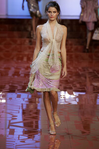 Valentino2005Spring31.thumb.jpg.4421b4d8c159520d41ff9ea256ec9db5.jpg