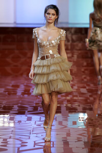 Valentino2005Spring43.thumb.jpg.ee5f56c42bfeb167c48f2294338f1a7b.jpg