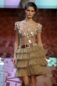 Valentino2005Spring44.thumb.jpg.1c81f56362d1ce122d8a7d05adef44bb.jpg