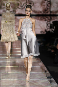 Valentino2006HauteCouture61.thumb.jpg.86ec83eb034afb3d647bfbcd15b5dbae.jpg