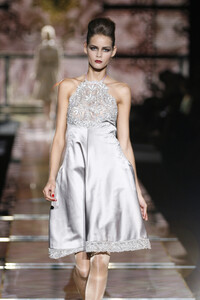 Valentino2006HauteCouture63.thumb.jpg.4e7a9146fd913cb55218e387e2605062.jpg