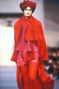 Vanessa_Duve_Chanel_FW1989_02.jpg